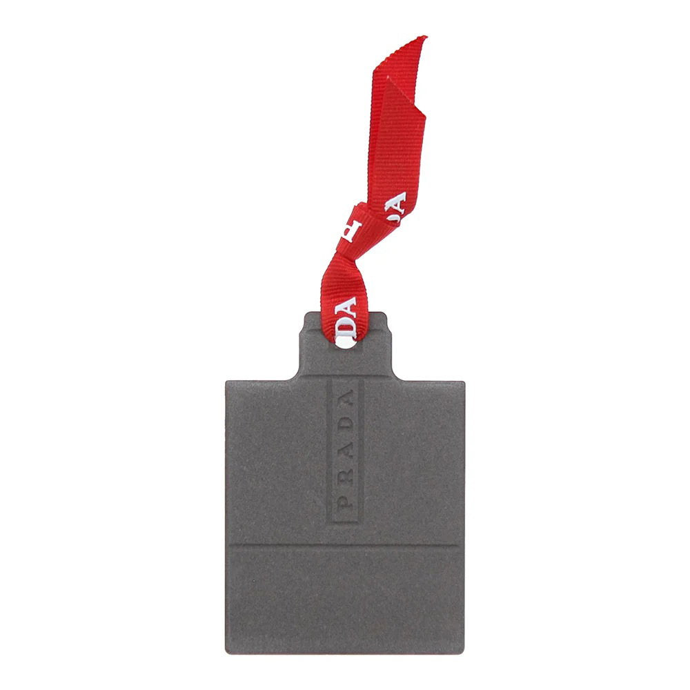 Prada Luna Rossa Carbon – Card